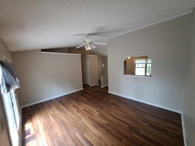 Building Photo - 377 Aaron Dr