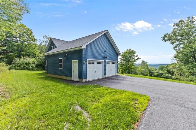 Building Photo - Contemporary with Gorgeous Views in Hinesburg, Vermont - Fully Furnished w/ Utilities Included