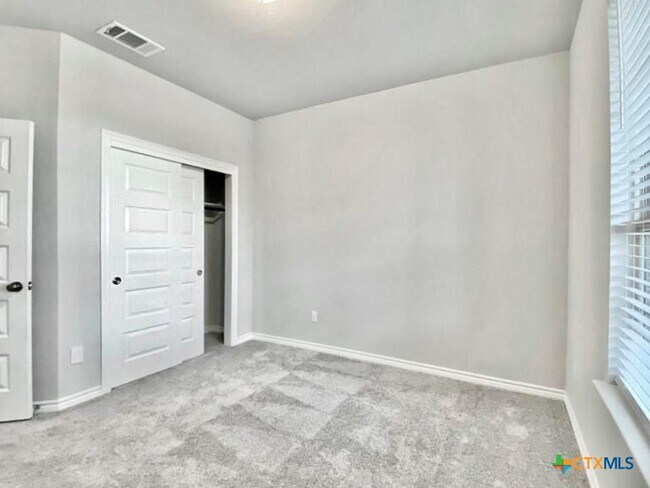 Building Photo - 816 Alta Wy