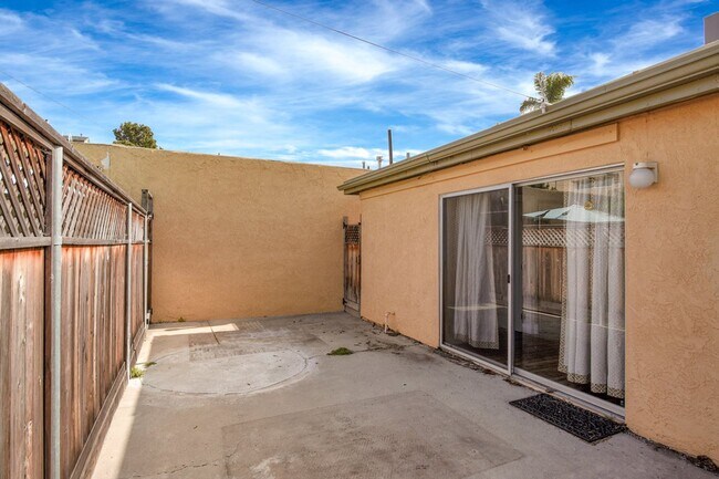 Building Photo - 4725 Kensington Dr