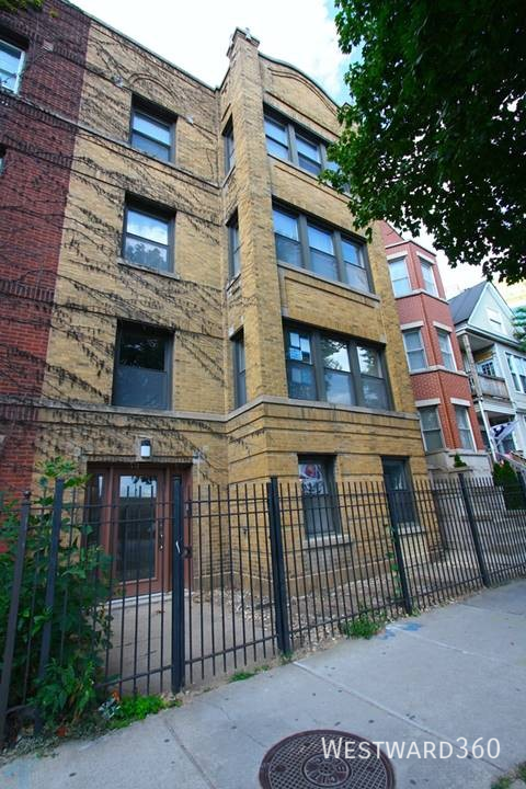 Building Photo - 1120 W Addison St