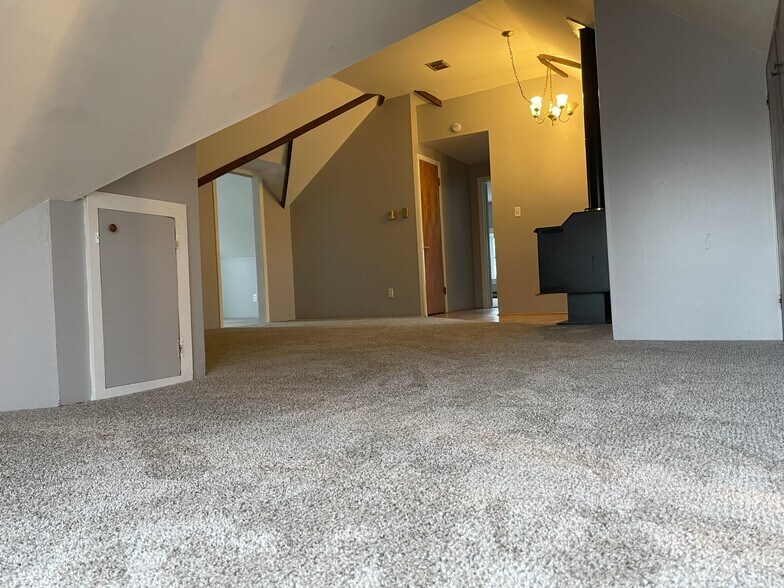 Building Photo - 906 West Ave