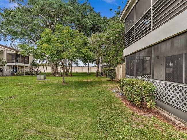 Building Photo - 612 Gardens Dr