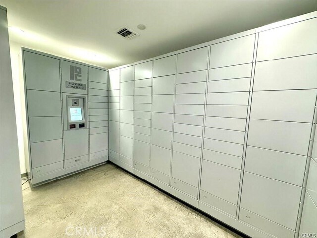 Building Photo - 525 E Seaside Way