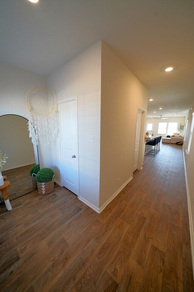 Building Photo - Like-New Home in Applewood Neighborhood. Realtor Commission: $600