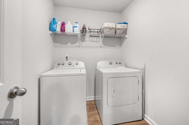 Building Photo - 925 Lakehaven Ln