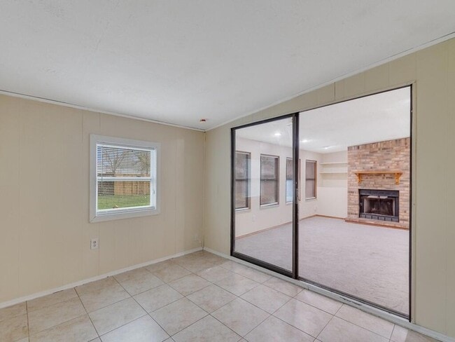 Building Photo - 1166 SE Preston Ln