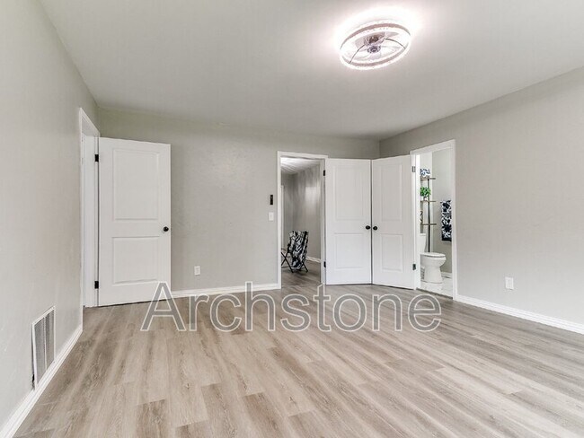 Building Photo - 2617 NW 37th St