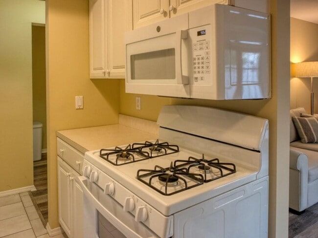 Building Photo - 27 Adrienne Pl