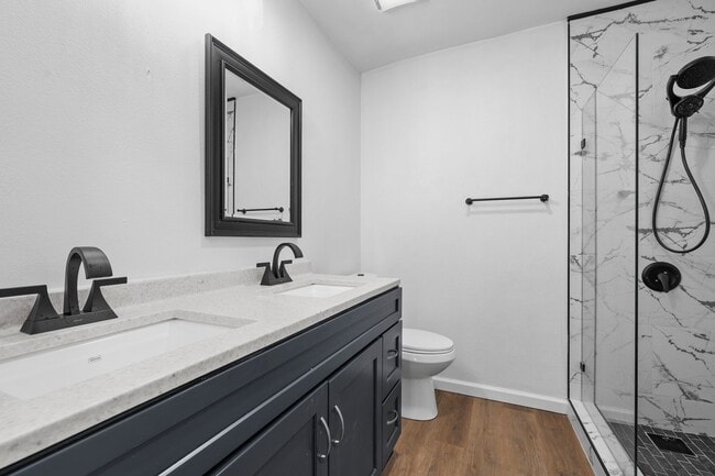 Building Photo - Fully Renovated Woodway Home