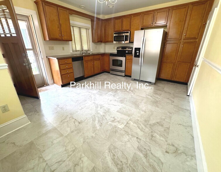 Building Photo - 24 Pen Argyl St