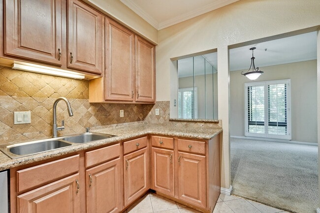 Building Photo - Large, Comfy 2BR, 2BA Condo with Convenient Location