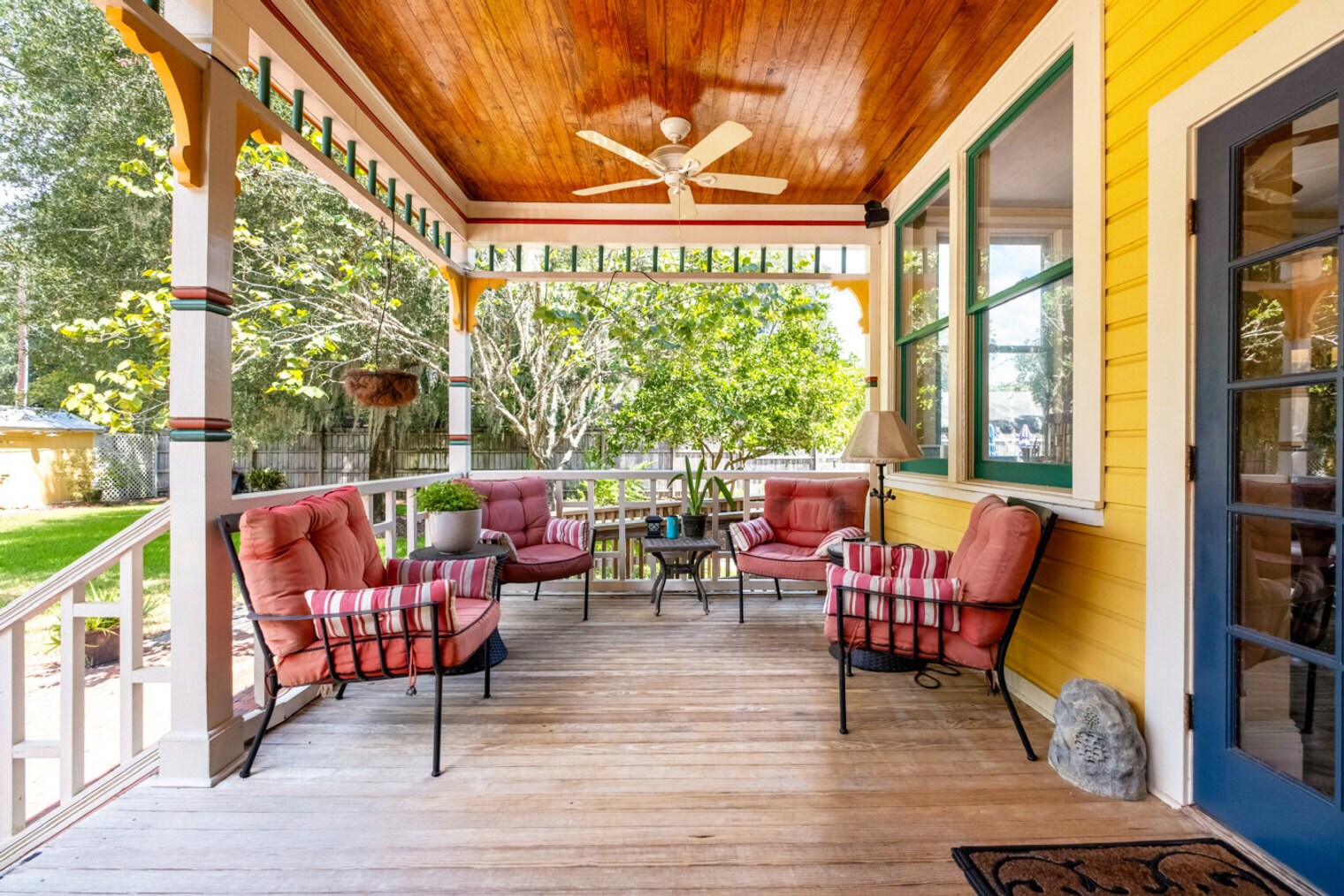 Building Photo - 221 SE 7th St