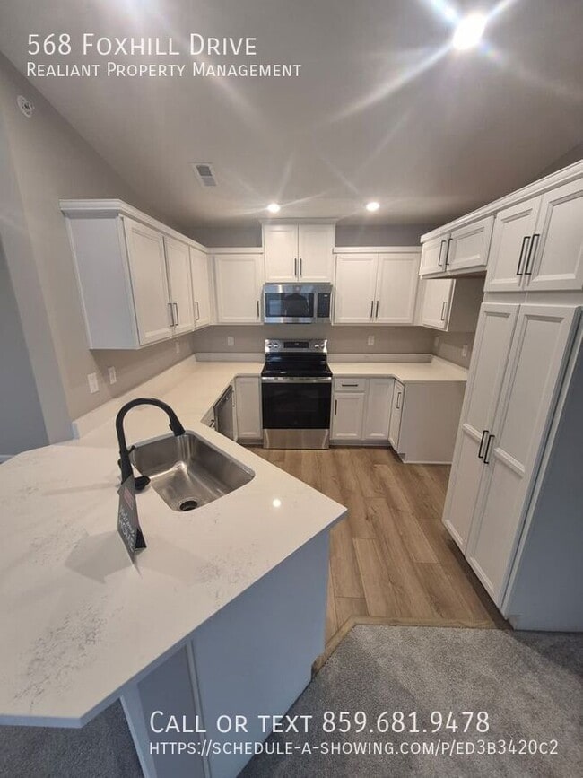 Building Photo - 568 Foxhill Dr