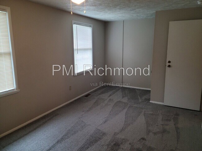 Building Photo - 9623 Greenmeadow Cir