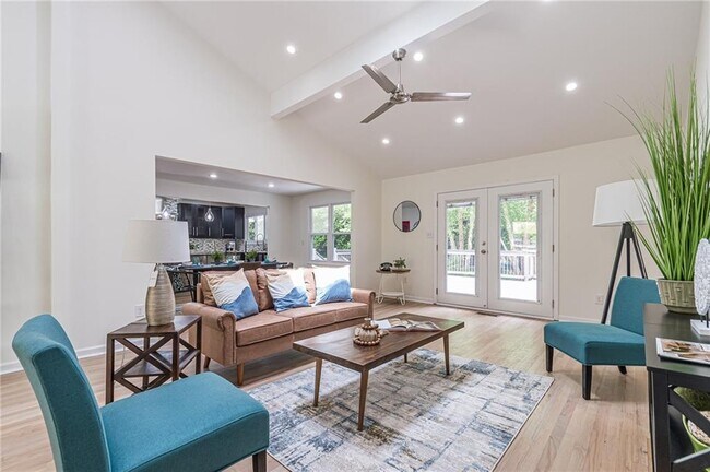 Building Photo - 4523 Runnemede Rd NW