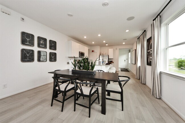 Building Photo - 18010 Whitetail Run Ln