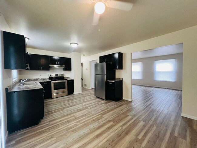 Building Photo - KHR-2711/2713-48-S