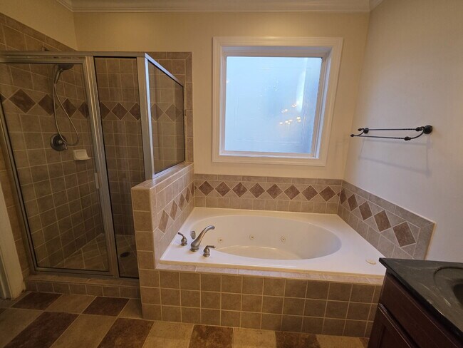 Building Photo - Spacious 4-Bedroom Home for Rent in Kings Grant Fayetteville – 15 Minutes from Fort Bragg