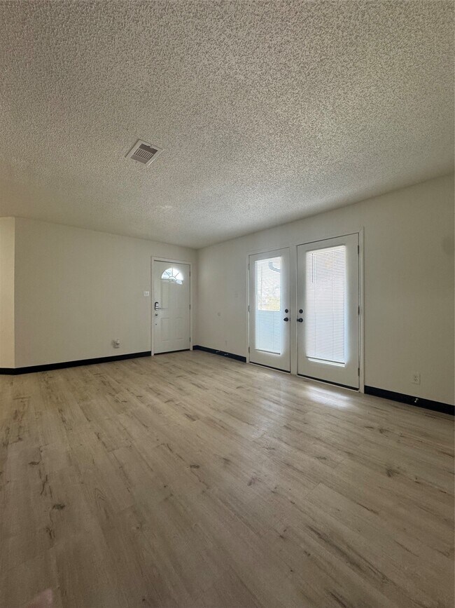 Building Photo - 1319 Brenda Ln