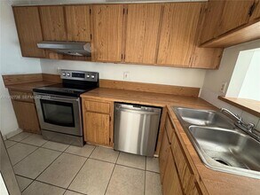 Building Photo - 1024 Twin Lakes Dr