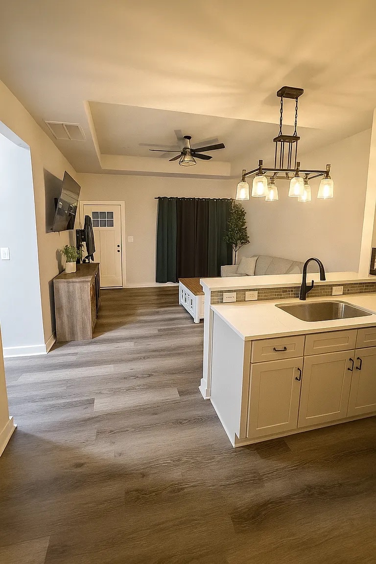 Building Photo - Room in House on Lindsey Dr