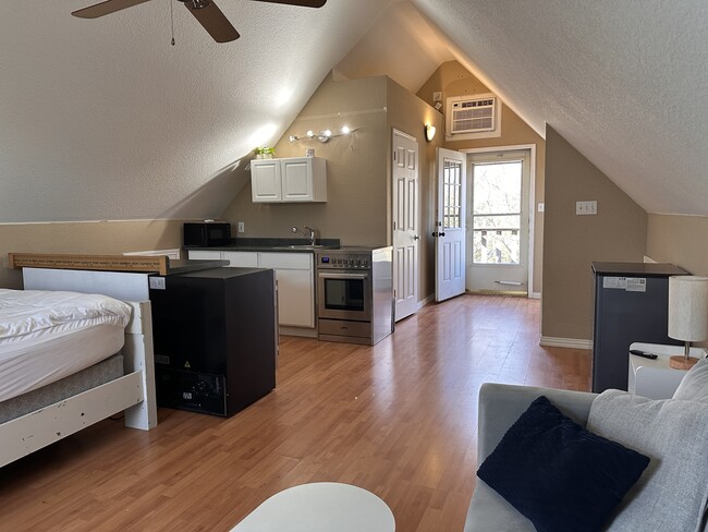 Building Photo - 2312 Carleton Ave