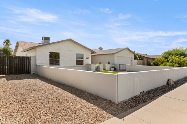 Building Photo - 6021 E Acoma Dr