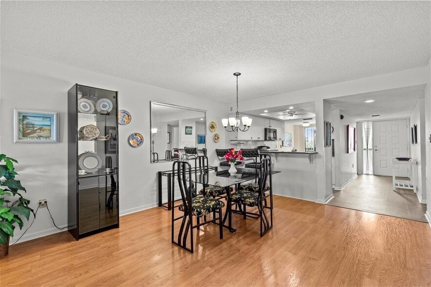 Building Photo - 1942 Golf View Dr