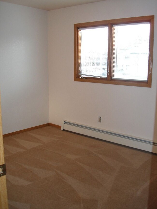 Building Photo - South Anchorage Sunny Upstairs 2 bed with ...