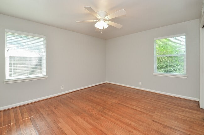 Building Photo - 9817 Cedardale Dr
