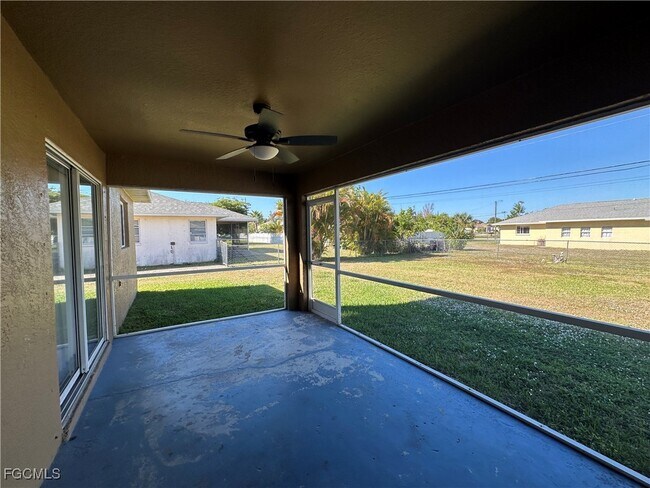 Building Photo - 1405 SW 10th St