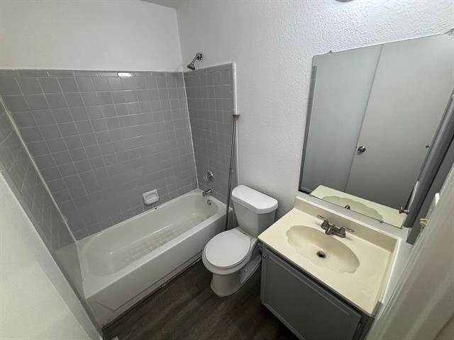 Building Photo - 2100 Larkspur St
