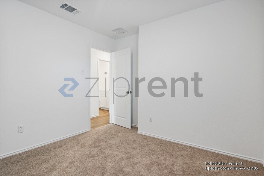 Building Photo - Unit