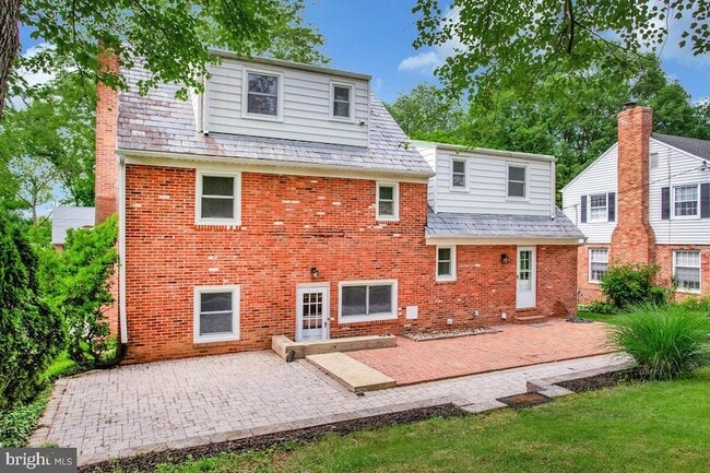Building Photo - 8205 Robin Hood Ct