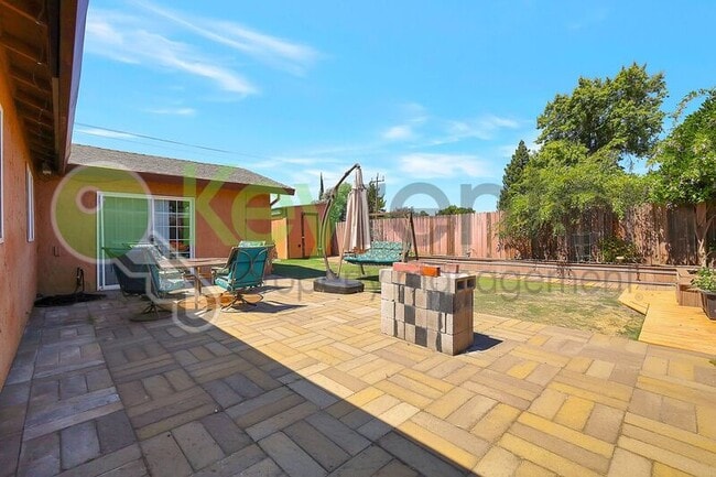 Building Photo - 7137 Reyn Oaks Way