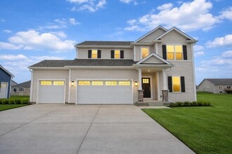 Building Photo - 2009 Savannah Dr