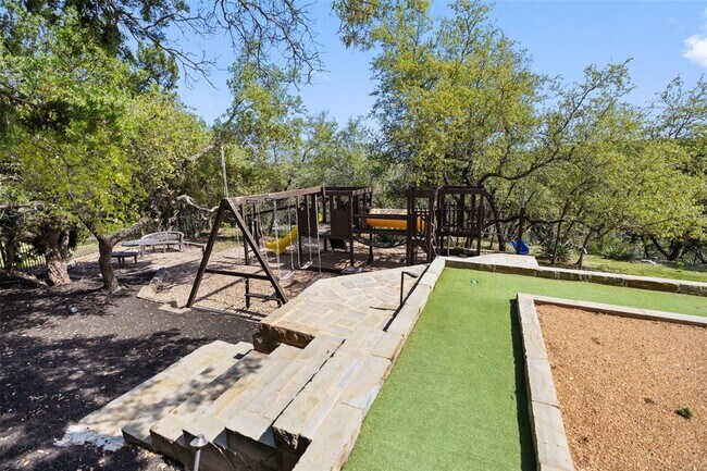 Building Photo - 4805 Mirador Dr