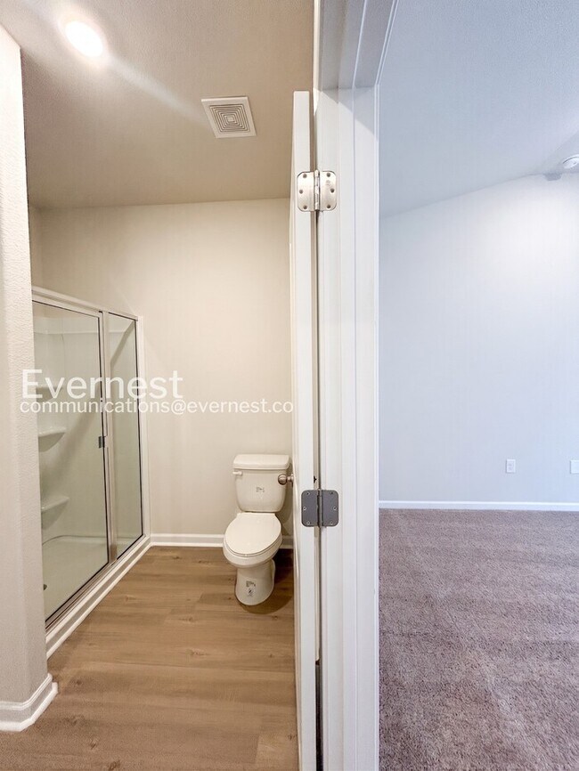 Building Photo - 2 Bed/2 Bath Home with Attached Garage / Pet-Friendly / Vouchers Accepted / Coming Soon!