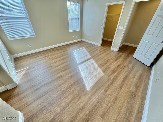 Building Photo - 10992 Scotch Rose St