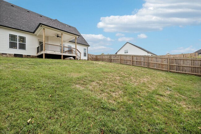 Building Photo - 3 Bedroom 2 1/2 Bathroom Home!!