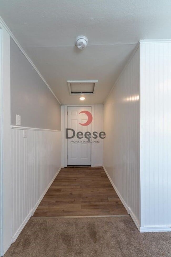 Building Photo - Adorable Home Centrally Located