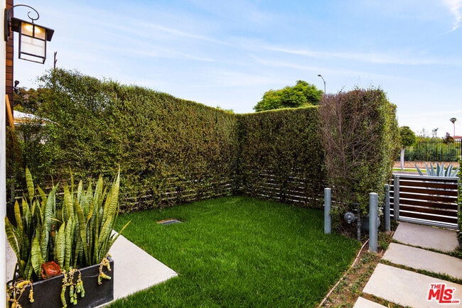 Primary Photo - 2013 Federal Ave