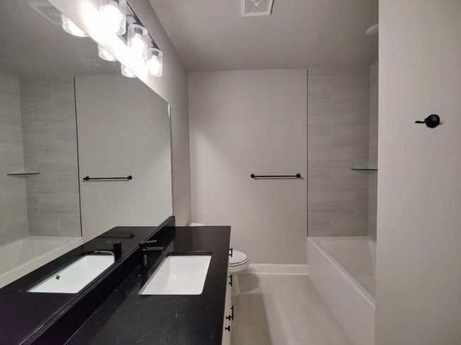 Building Photo - 19 Ventnor Cir