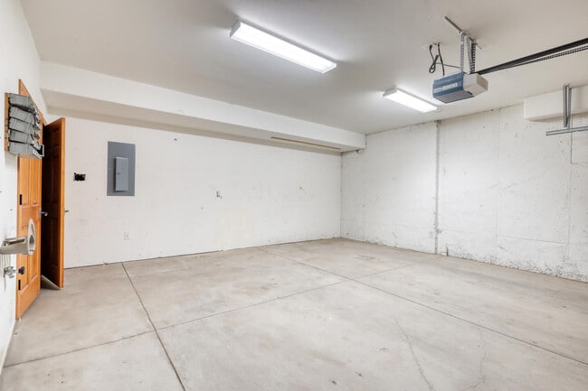 Building Photo - 140 Lions Ln