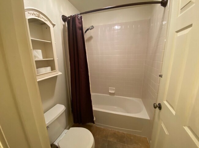 Building Photo - 4 bedroom single story in Manteca!