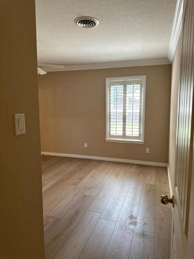 Building Photo - 3318 Erin Oaks Ct