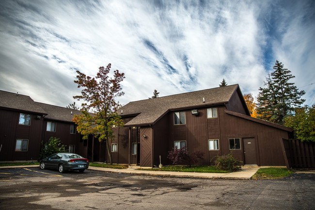 Primary Photo - Garden Square Apartments