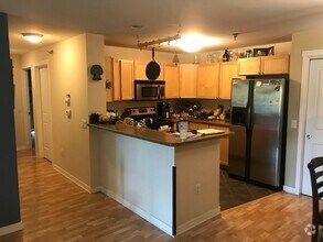 Building Photo - Spacious 2 bed 1 bathroom Condominium