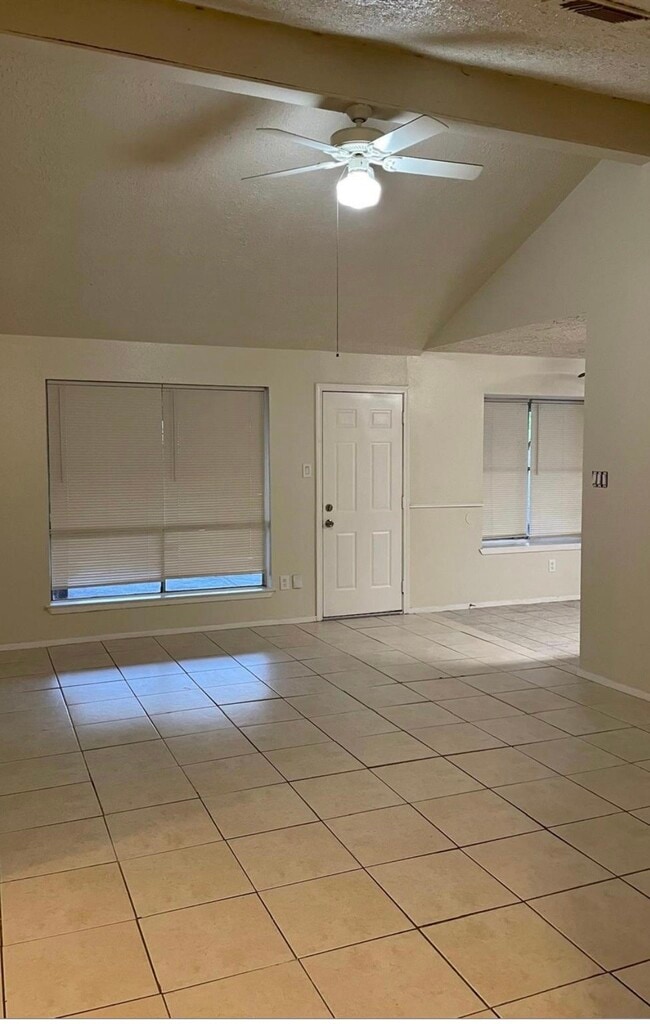 Building Photo - 16939 Cairnloch St